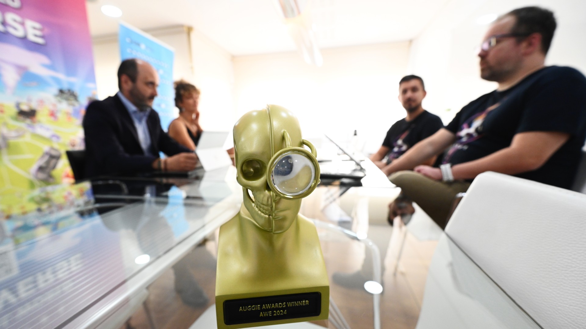 La empresa de realidad aumentada 'Sons of a Bit', que creció en el CEEIM, recibe el premio 'Auggie' al mejor videojuego inmersivo del mundo