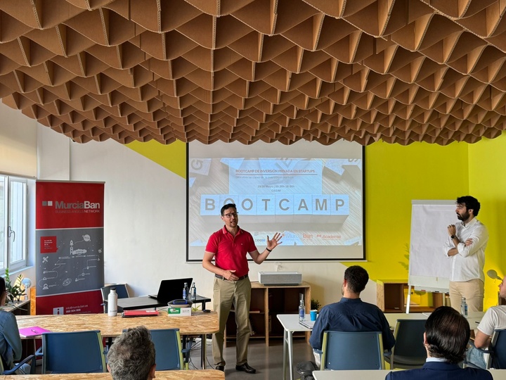 El Gobierno regional ofrece a una treintena de emprendedores en innovación impulso estratégico para crecer