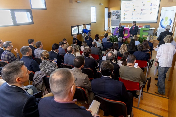 El Gobierno regional ofrece atención personalizada a más de mil emprendedores a través de la colaboración público-privada