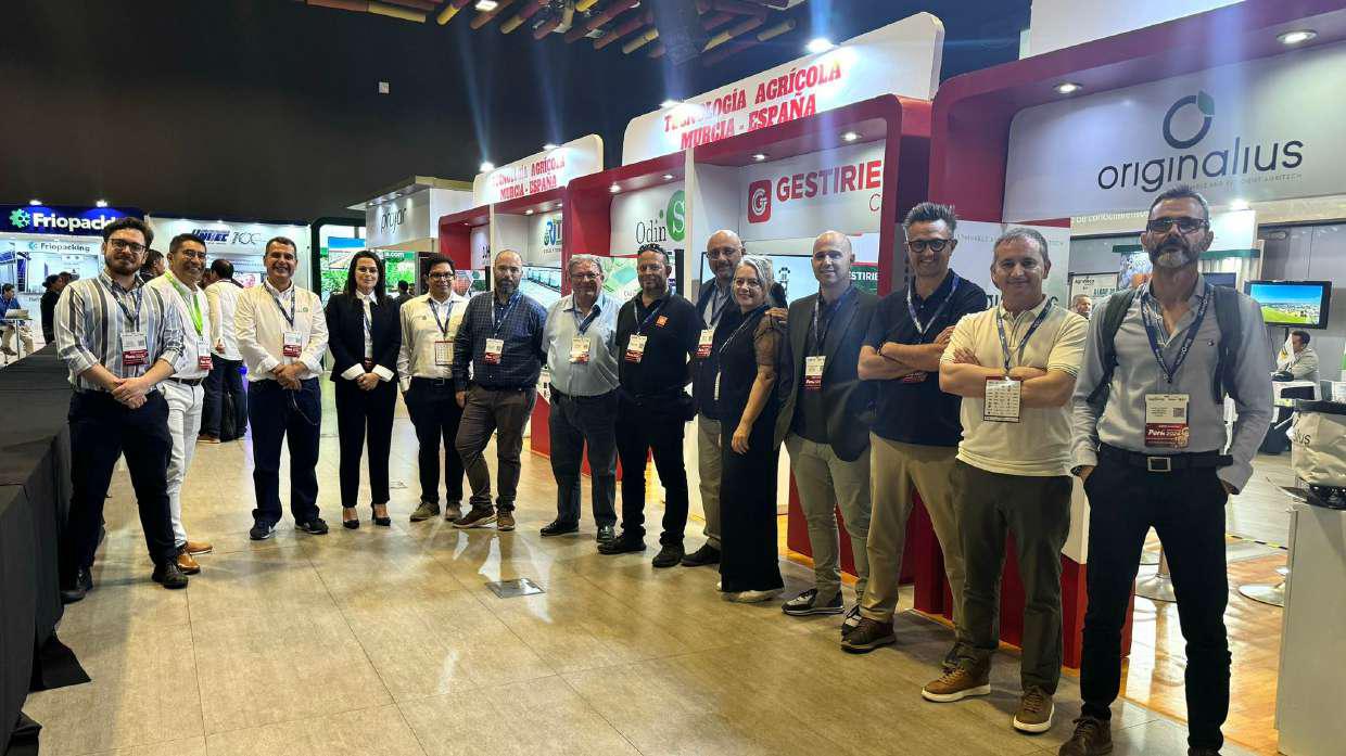 Representantes de empresas de tecnología agrícola de la Región, en la Feria Internacional Blueberries de Perú.